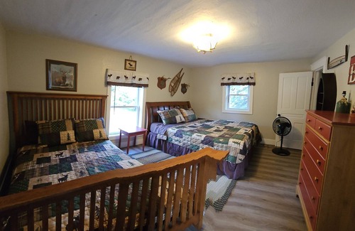 Cloverdale Other | Cozy Farmhouse w/short walk to a private laken