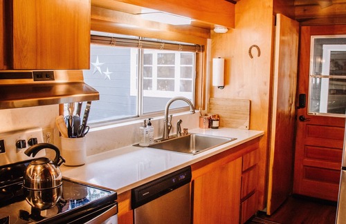 Cassel Cabin | Cozy Fishing Cabin: Hat Creek, Pit River, Fall River, Baum Lake. Burney Falls.
