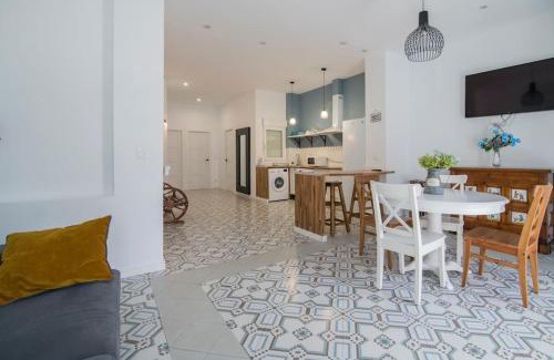 La Petxina Apartment | Cozy Flat in City Center Feel the Vibe SelfCheckIn