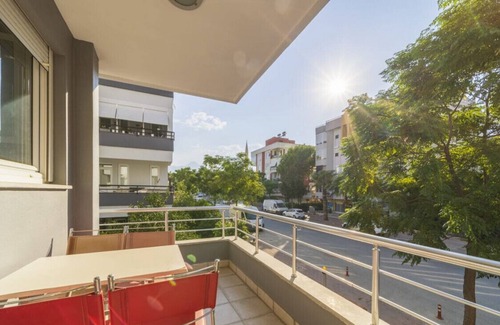 Liman Mahallesi Apartment | Cozy Flat with Balcony near Beach in Konyaalti