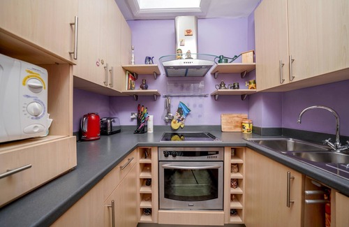 Maida Vale Apartment | Cozy Flat With Skylights in Great Neighbourhood