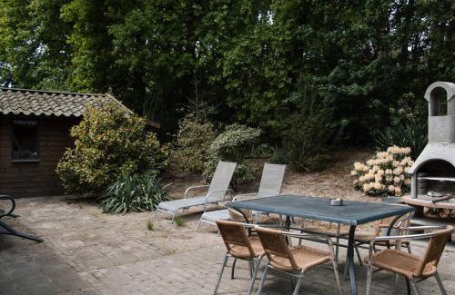 Luyksgestel Apartment | Cozy Forest Cabin, Fenced Garden, Peace & Privacy