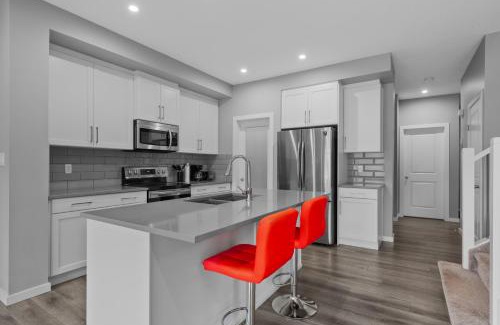 Southeast Edmonton House | Cozy Full house