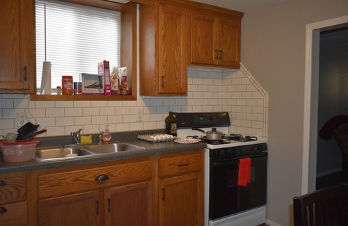 Minot Apartment | Cozy Fully-Furnished Entire1-Bed 1-Bath Apt in Basement of Private House