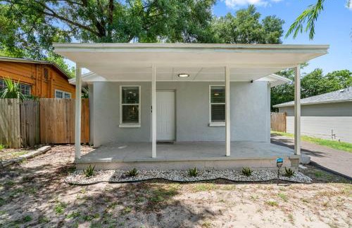Bearss Plaza House | Cozy & Fully Remodeled Home in the Heart of Tampa!