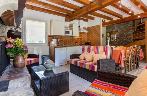La Chapelle-des-Marais Cottage | Cozy Gîte with Garden in Parc de Brière, 25km from La Baule & Guérande