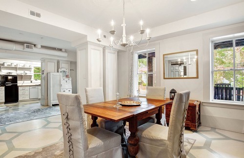Historic Downtown Savannah Apartment | Cozy Garden Apartment | Heated Pool Access