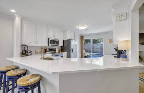Bid-a-wee Beach House | Cozy Gem Hideaway! Private Beach within 2 mins!