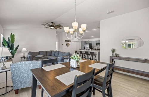 Sumter County House | Cozy Gem near Eastport (Golfcart Included)
