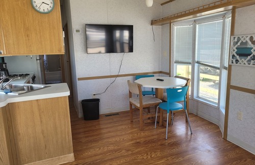 Port Clinton House | Cozy get away lot 1 birding view, nature walk, restaurants, beaches, dock sm fee