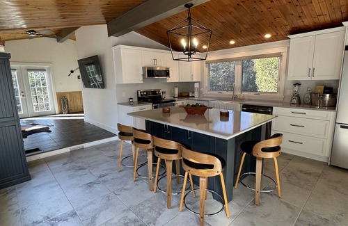 Central Frontenac Cottage | Cozy Getaway! Fully Renovated Winterized cottage with access to lake.