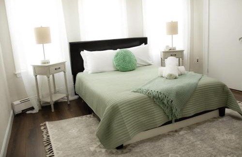 Everett Apartment | Cozy Getaway