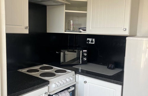 Longcroft Cottage | Cozy Gogarstone Cottage in Newbridge