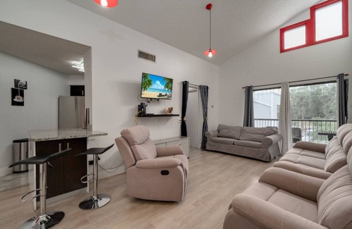 Orlando Apartment | Cozy Golf Condo | 3 Pools, Gym, 15min to Airport