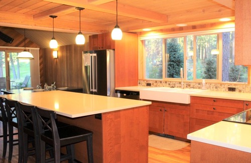 Black Butte Ranch House | Cozy golf course home with shared hot tub, pool and resort.