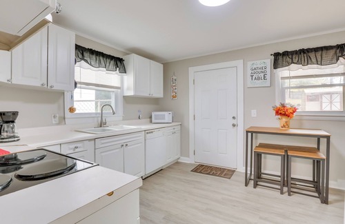 Greensboro Cottage | Cozy Greensboro Vacation Rental w/Deck & Fire Pit