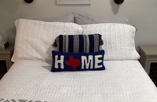 Camp Swift House | Cozy Guest House - Bastrop, TXnRelax in the pines!