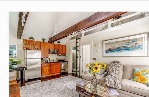 Bellevue Avenue Historic District House | Cozy guest house Located in the historical Bellevue Avenue