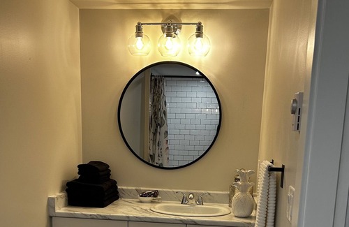 Kent Apartment | Cozy guest suite near Harrison Hot Springs