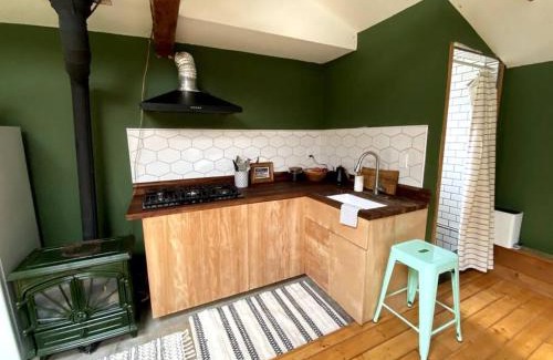 North Beacon Hill Apartment | Cozy guesthouse with sauna