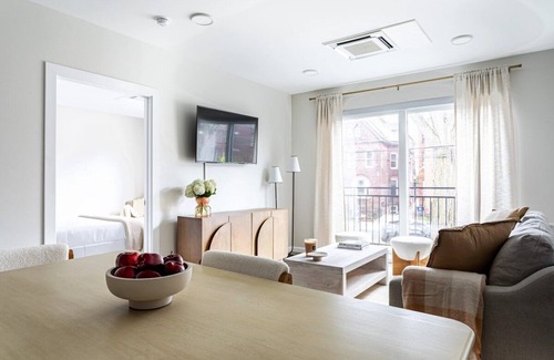 Mill River Apartment | Cozy Haven Near Yale|Wooster Square|Washer/Dryer