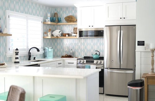 Edgewater Gardens House | "COZY hidden cottage ON the WATER"