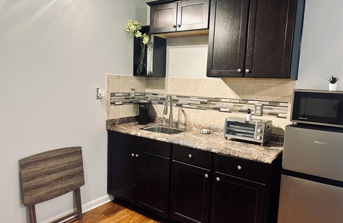 Cliftondale Apartment | Cozy Hideaway Studio 12 minutes from ATL airport for your quick Getaway or more!