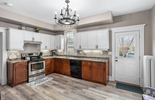Appleton House | ♥ Cozy historic 3BR w/bridge view! Sleeps 7 ♥