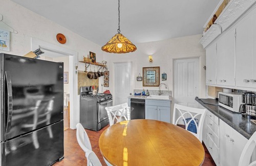 Racine House | Cozy, historic Cream City brick, "Workers Cottage" 2 blocks from Lake Michigan.