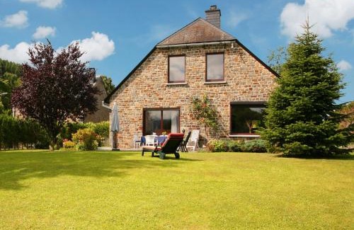 Nassogne House | Cozy Holiday Home in Lesterny near Lake, cleaning included