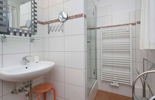 Eslohe House | Cozy Holiday Home in Niedersalwey With Sauna