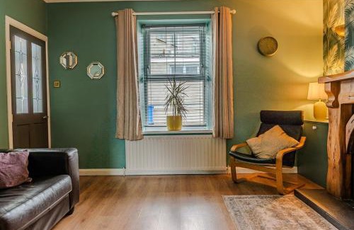Londonderry Apartment | Cozy Home at Ebrington Square