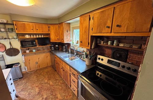 Plum House | Cozy home close to Pittsburgh