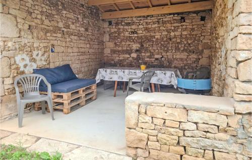 Saint-Vincent-la-Chatre House | Cozy Home In Saint-Vincent-La-Châtr