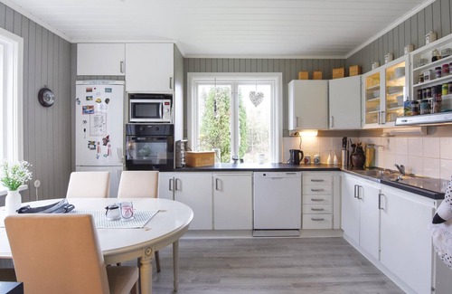 Asensbruk House | Cozy home in åsensbruk with kitchen