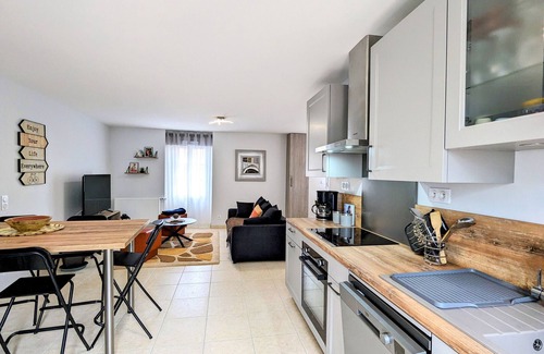 Ardentes Cottage | Cozy Home in Berry: Comfy, Quiet, Family-Friendly, Close to Châteauroux, Parking Included