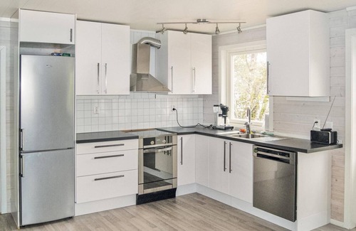 Brekke House | Cozy home in Brekke with WiFi