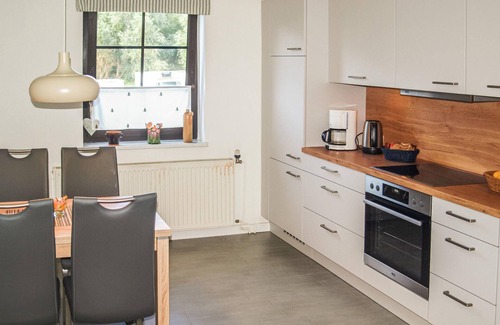 Burg Stargard House | Cozy home in Burg Stargard with WiFi