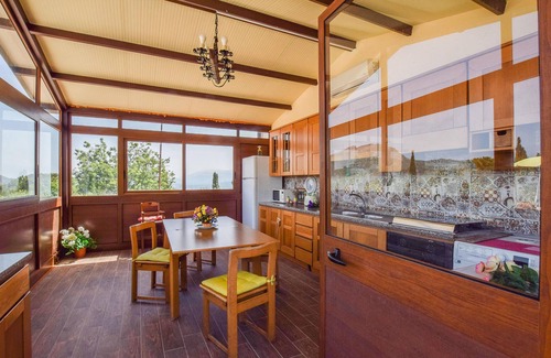 Caccamo House | Cozy home in Caccamo with kitchenette