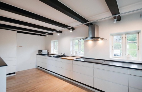 Vibæk Strand House | Cozy home in Ebeltoft with kitchen