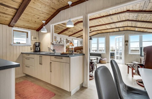 Grena Strand House | Cozy home in Grenaa with house sea view