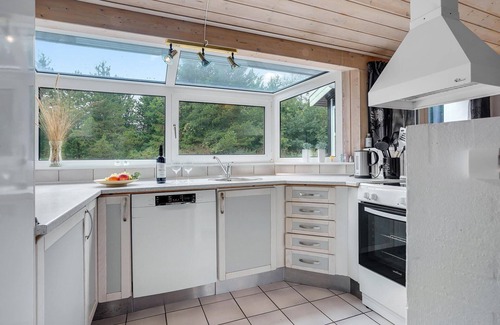 Bratten Strand House | Cozy home in Jerup with kitchen