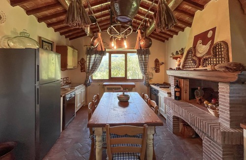 Melezzole House | Cozy home in Melezzole with WiFi