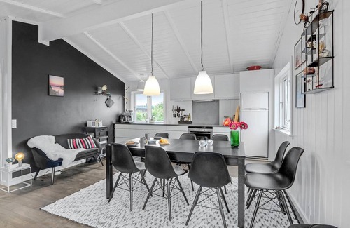 Floutrup House | Cozy home in Roslev with WiFi