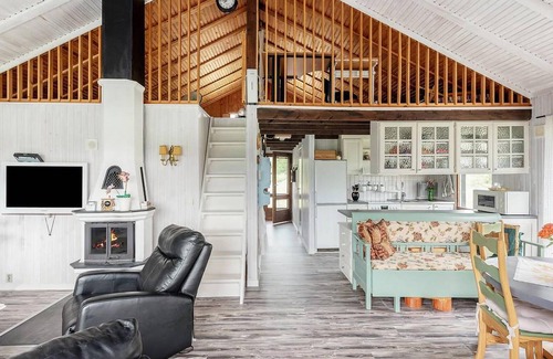 Tore House | Cozy home in Siknäs with house sea view