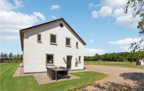 Tønder Municipality House | Cozy Home In Skærbæk With Kitchen