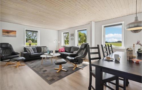 Tønder Municipality House | Cozy Home In Skærbæk With Kitchen