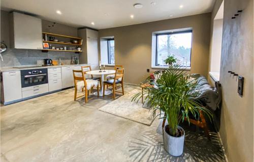 Vallda House | Cozy Home In Vallda With Kitchen