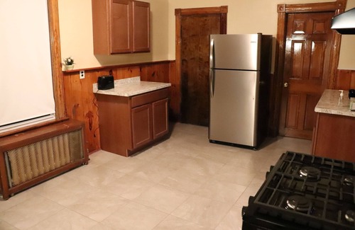 Springfield House | COZY HOME- Located on a quiet Worthy Street with a home in its own compound.