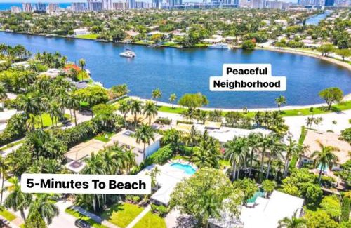 South Lake Villa | Cozy Home Located 5-Min From Beach with Outdoor-BBQ-Bikes